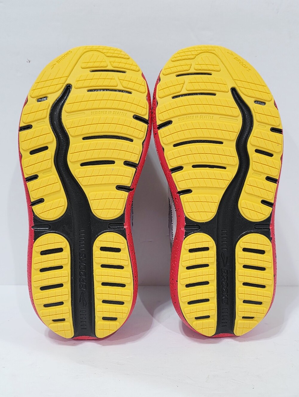 Brooks Ghost Max 2 MICKEY MOUSE RunDisney 2025 Red Black Women's Medium 9 B New - Picture 12 of 16